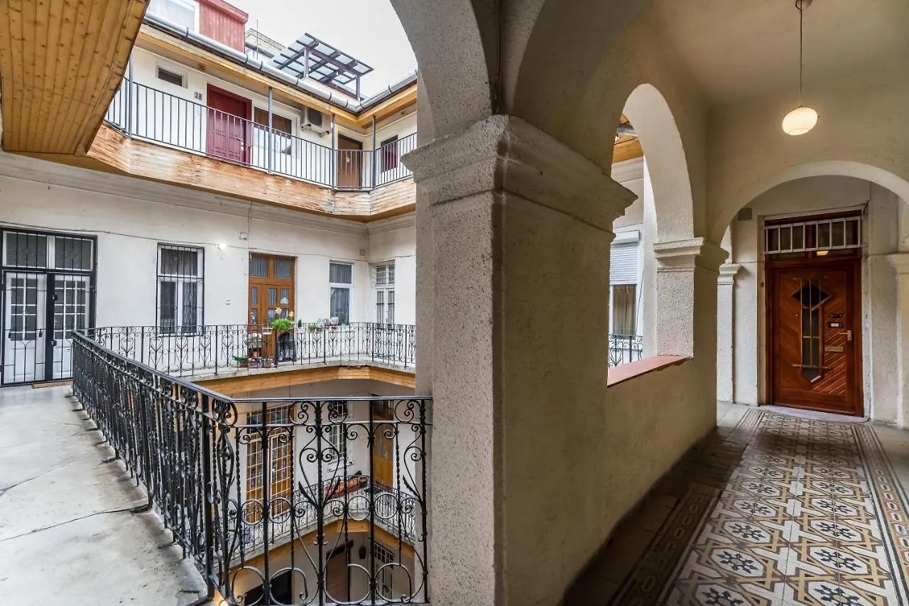 Apartment Szondi 4-Room Classic Budapest